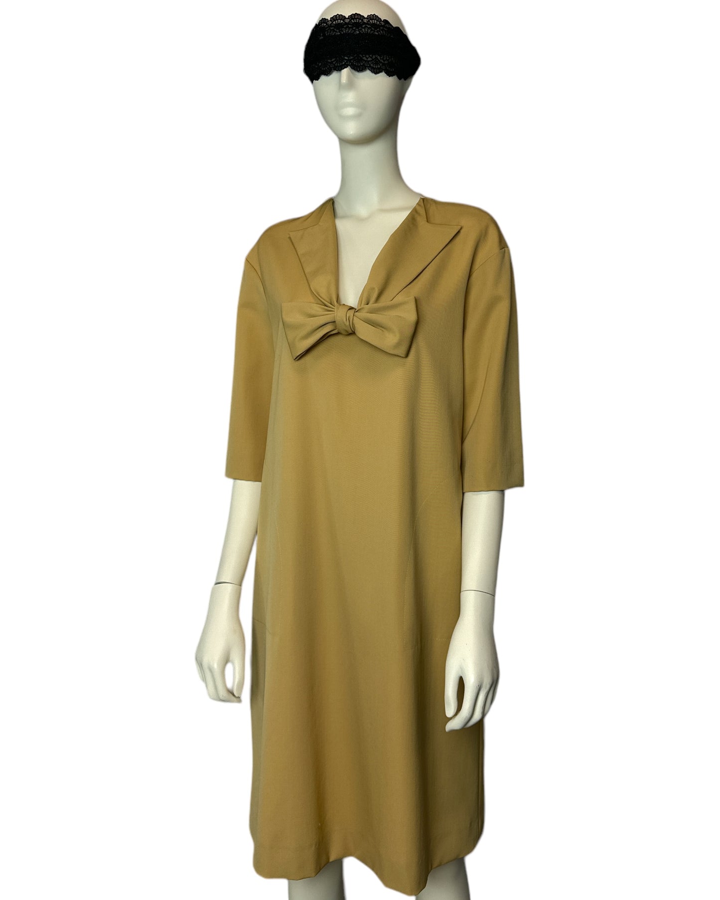 Kleid mit Schleife